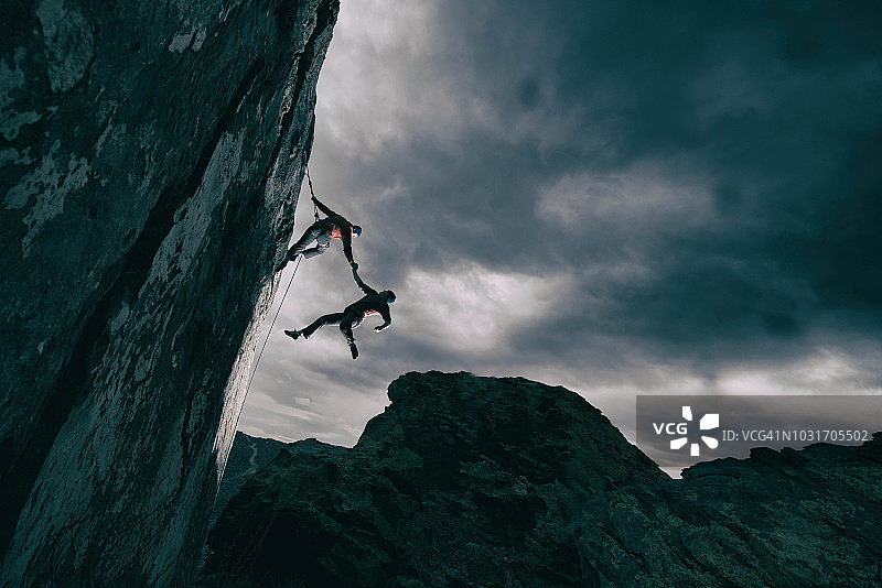 山区成功救援图片素材