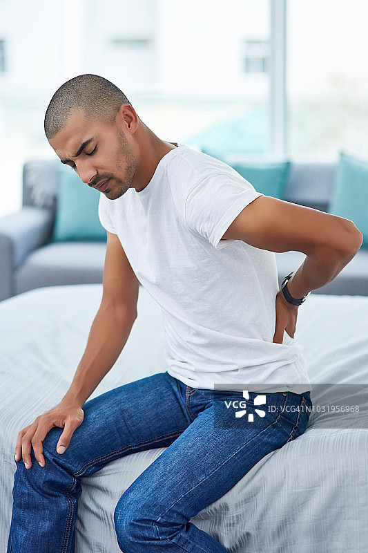 该死的，我背疼图片素材