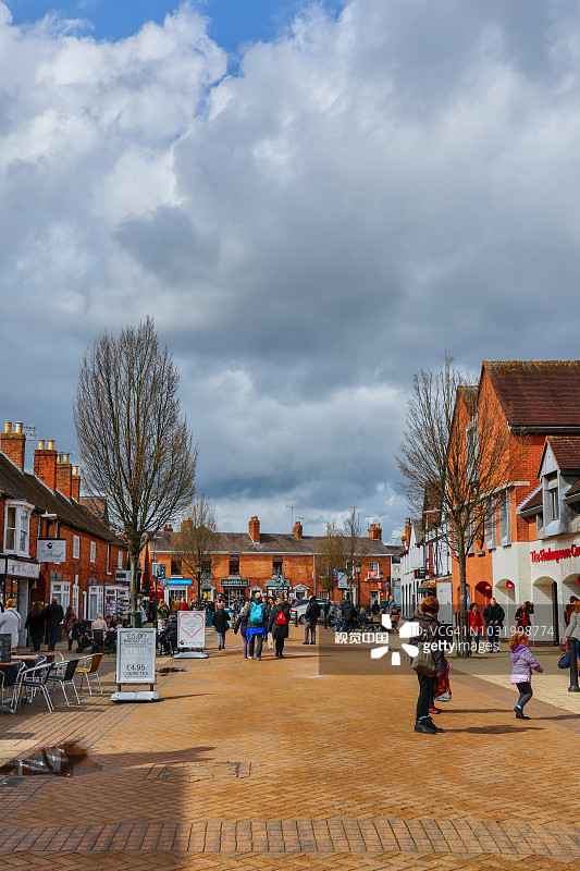 英国埃文河畔斯特拉特福亨利街行人图片素材