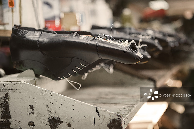 鞋子的制作过程图片素材