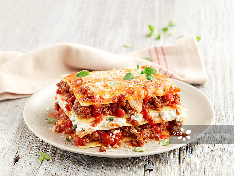 木盘牛肉千层面图片素材