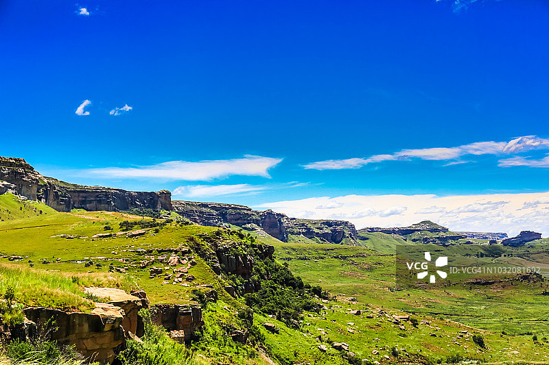 南非自由州金门高地国家公园的绿水青山图片素材