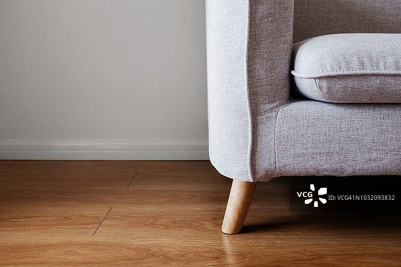 木地板上的沙发一角图片素材