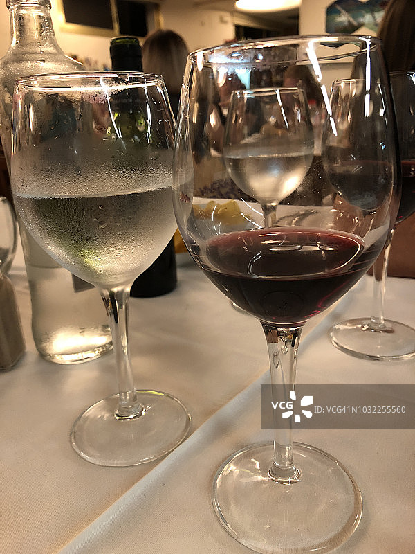 葡萄酒和水图片素材