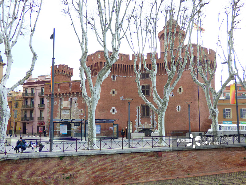 法国南部历史名城佩皮尼昂的卡斯泰莱图片素材