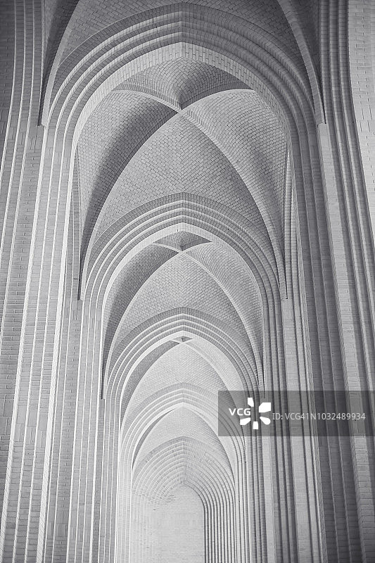 哥本哈根著名建筑格伦特维教堂（Grundtvigs Kirke）的天花板细节图片素材