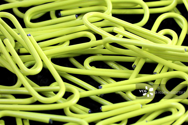 黄色宝石造型回形针图片素材