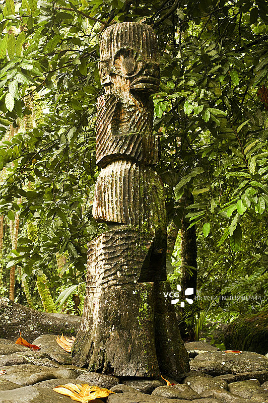 大洋洲法属波利尼西亚马克萨斯群岛木制提基雕像图片素材