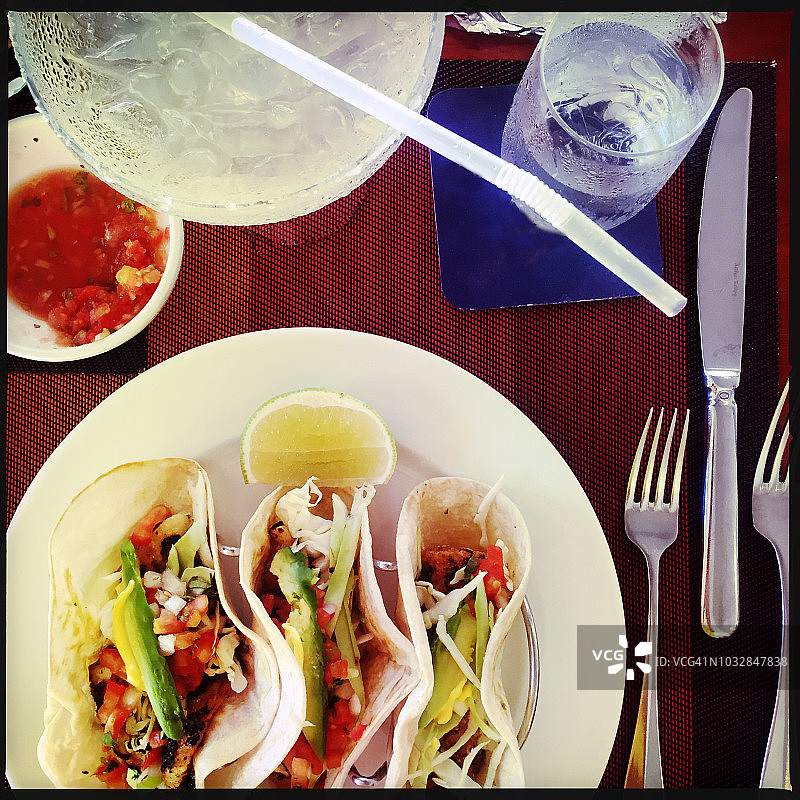 鱼肉玉米卷图片素材