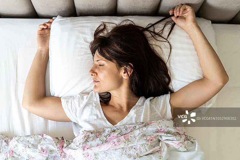 正在熟睡的美丽女人图片素材