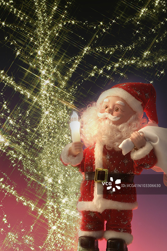 圣诞老人手持蜡烛图片素材