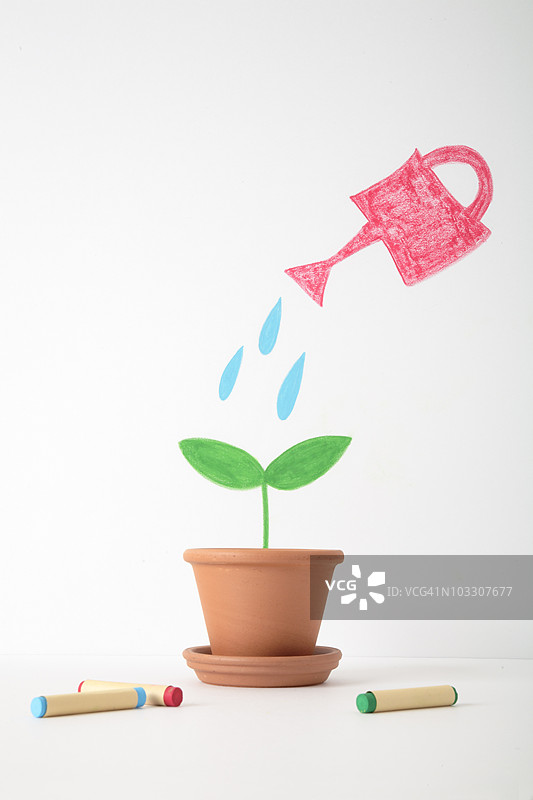 蜡笔画的浇水壶在真实花盆中洒水给植物图片素材