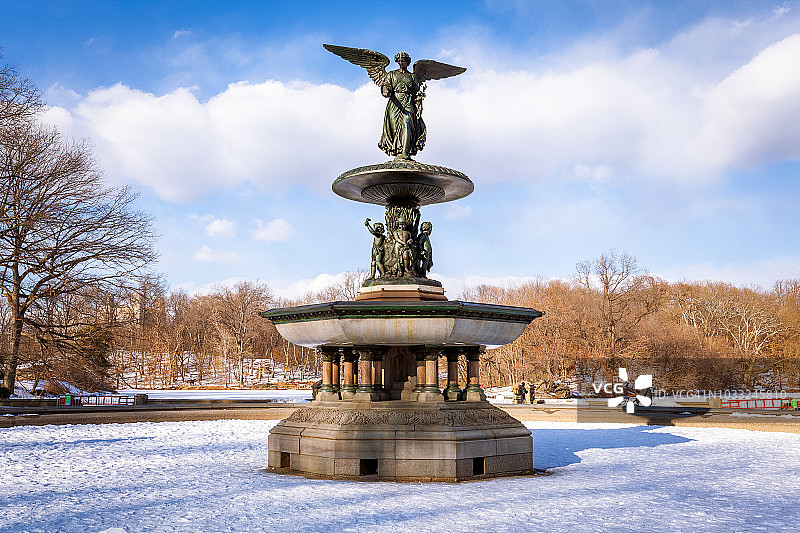 纽约中央公园贝塞斯达喷泉雪景图片素材