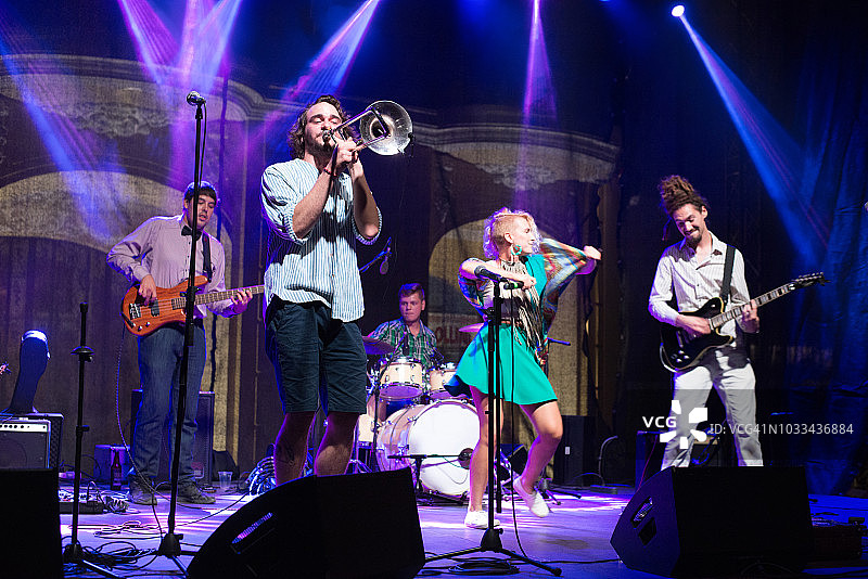 摇滚乐队演唱会表演图片素材