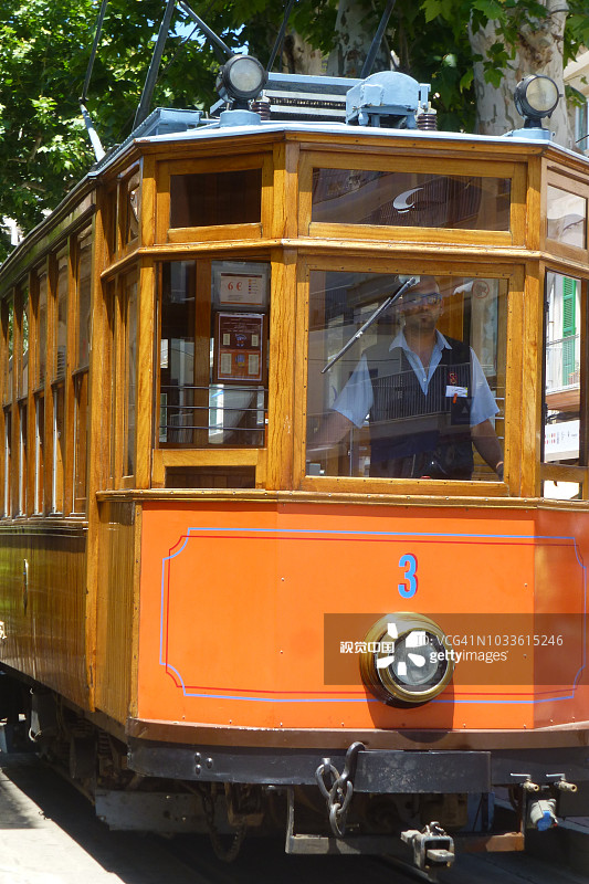 西班牙马略卡岛索列尔港有轨电车图片素材