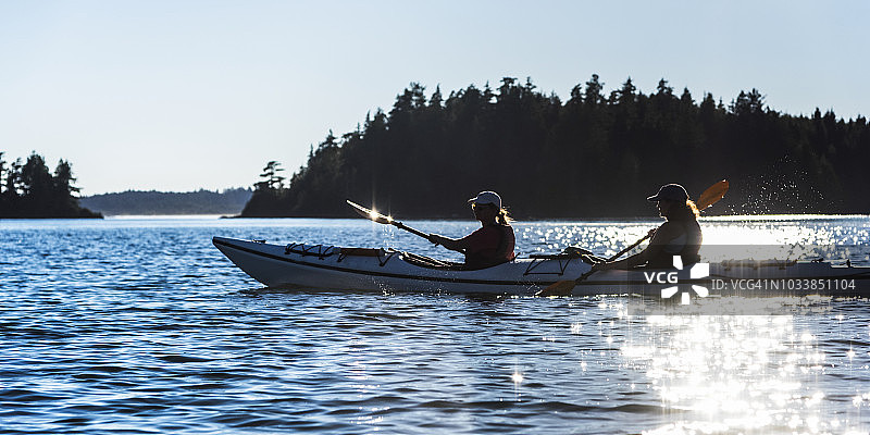 温哥华岛克拉阔特海峡皮划艇之旅图片素材