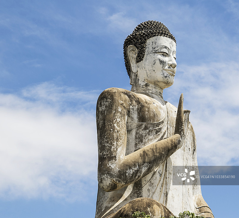 现代Ek Phnom寺佛像图片素材