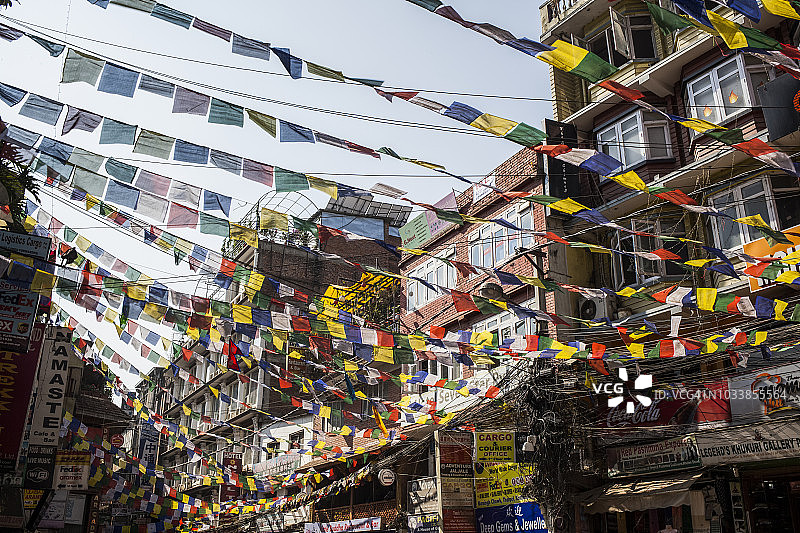 加德满都市的佛教祈祷旗图片素材