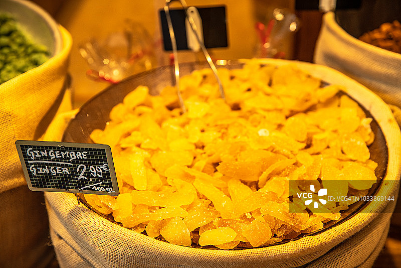 法国市场上的姜片图片素材