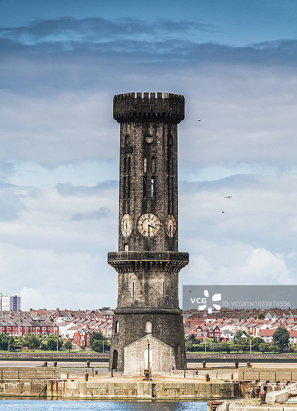 科林伍德码头外的维多利亚塔，背景是房屋建筑图片素材