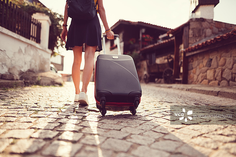 在欧洲旅行的女游客图片素材