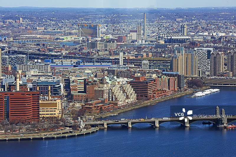 日出时波士顿和查尔斯河盆地的航拍景色图片素材