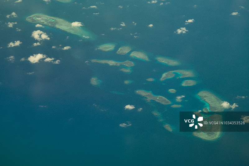 中国南沙群岛白天飞机鸟瞰图图片素材