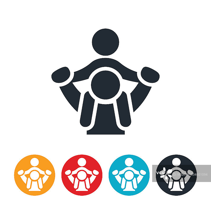 父母给孩子骑肩图片素材