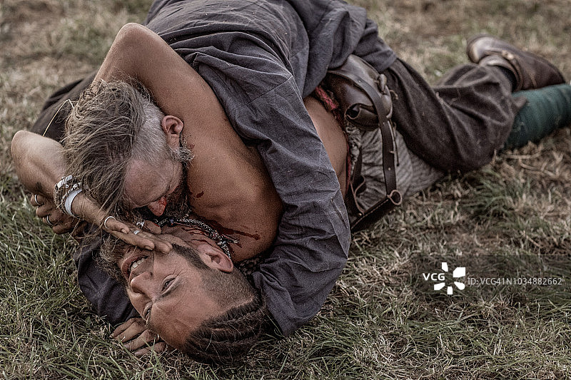 维京人摔跤图片素材