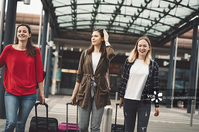 对她们的女孩之旅感到兴奋图片素材
