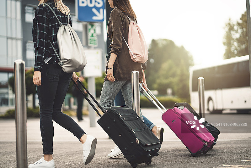 大学同学一起旅行图片素材