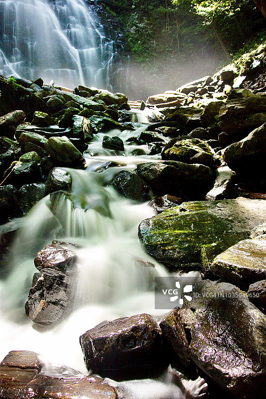 北卡罗来纳州蟹树瀑布的长曝光图片素材