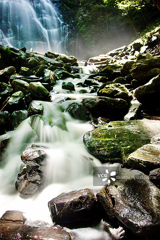 北卡罗来纳州蟹树瀑布的长曝光图片素材