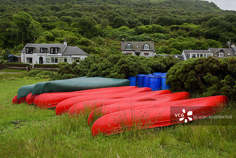苏格兰阿伦岛洛克兰扎的彩色皮划艇图片素材