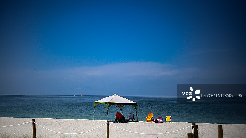 卡普提瓦岛的孤独海滩帐篷，美国佛罗里达州图片素材