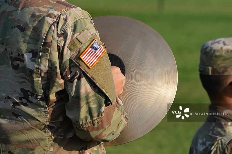 毕业典礼上的军乐队演奏图片素材