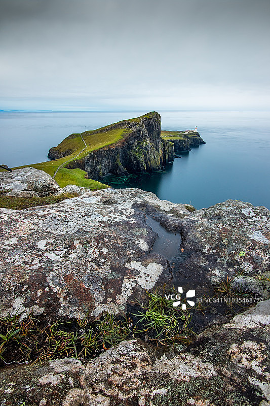 内斯特角灯塔和悬崖，苏格兰斯凯岛图片素材