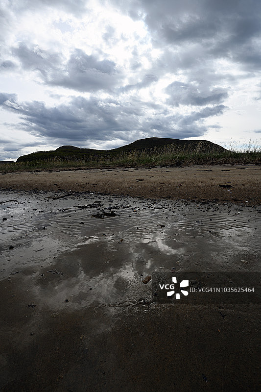 挪威北部奥斯特塔纳河口山景图片素材