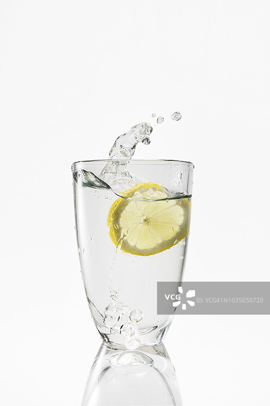水花与柠檬水图片素材