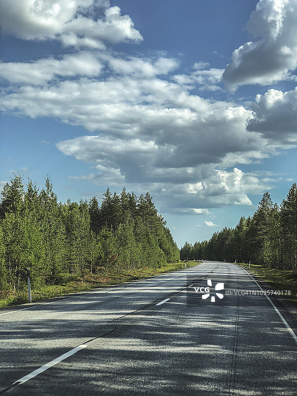 乡间小路图片素材