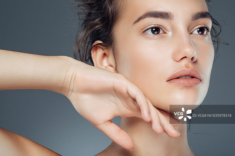 年轻美丽的女人的摄影图片素材