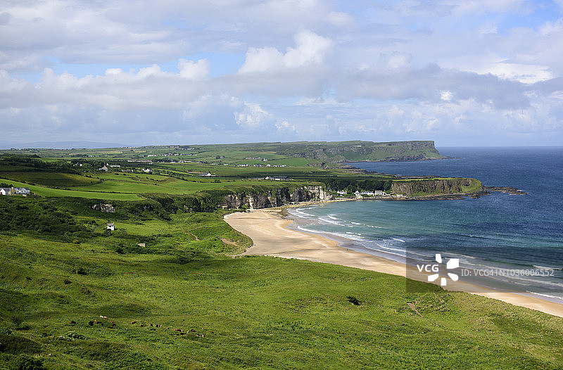 北爱尔兰安特里姆郡的怀特帕克湾图片素材