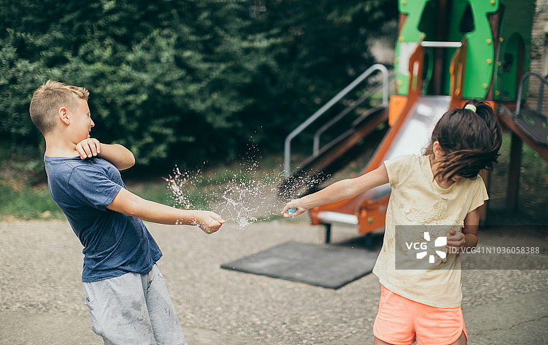 准备水球大战图片素材