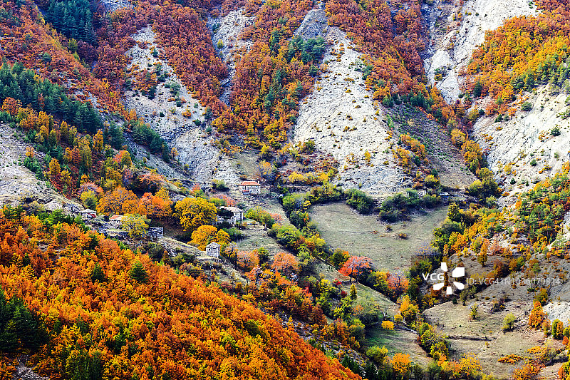 保加利亚罗多彼山脉莫斯托沃村，2012年11月图片素材