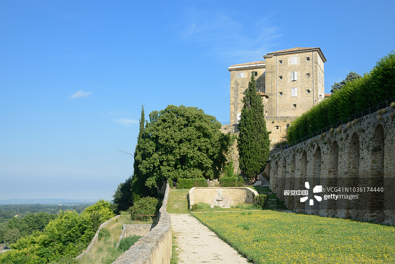 吕贝隆普罗旺斯的洛里斯城堡图片素材