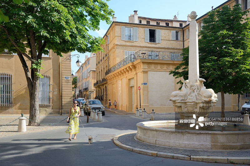 普罗旺斯艾克斯四海豚广场、城镇广场和喷泉图片素材