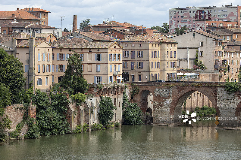 法国朗格多克阿尔比的塔恩河风光图片素材