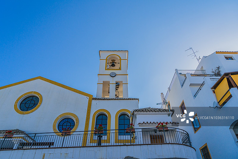 贝纳哈维斯玫瑰圣母教堂 - 安达卢西亚山村图片素材