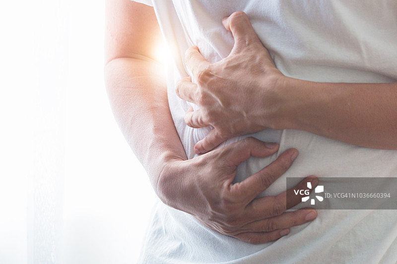 胃痛的商人图片素材