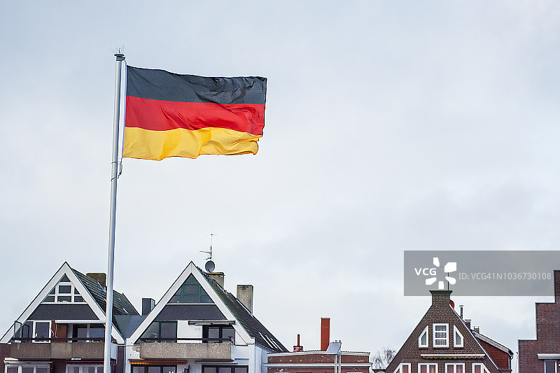 德国国旗和屋顶，特拉沃明德，吕贝克图片素材